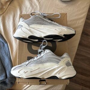 Yeezy 700 size 4.5